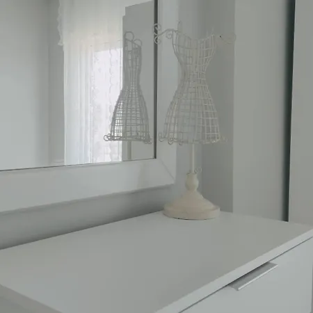 Kiki's Place Aparthotel 4*