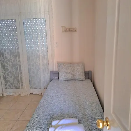 Kiki's Place Aparthotel 4*