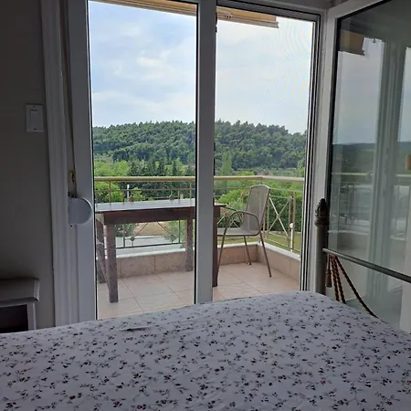 Kiki's Place Aparthotel 4*