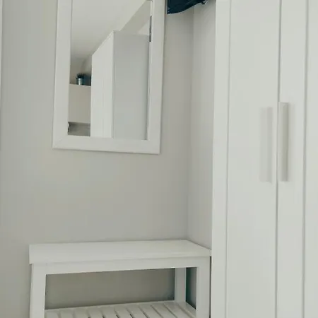 Kiki's Place アパートホテル ニキティ