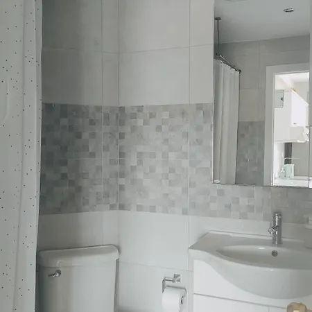 Kiki's Place 4*