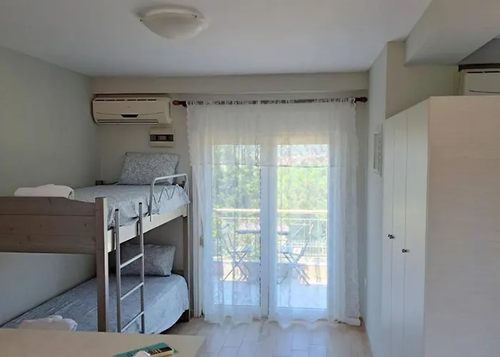 Kiki's Place Apartahotel 4*