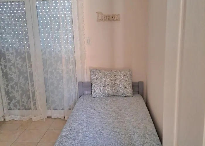 Kiki's Place Apartahotel 4*