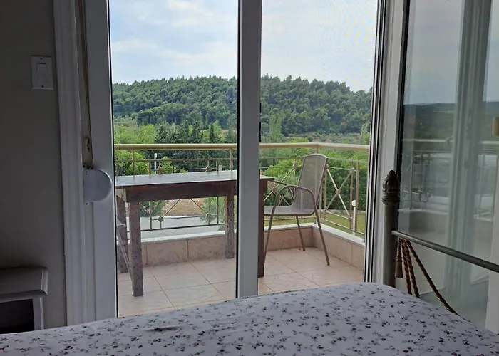 Kiki's Place Apartahotel 4*