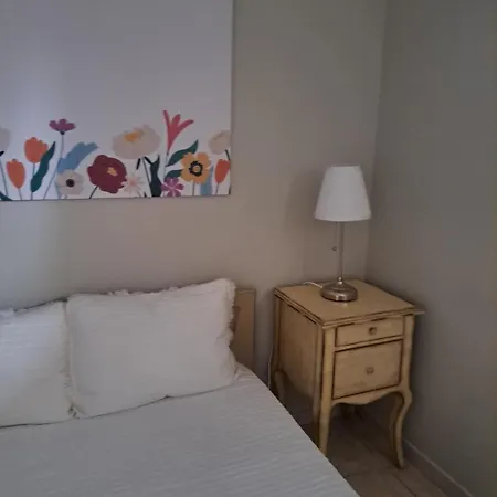 Kiki's Place ניקיטי