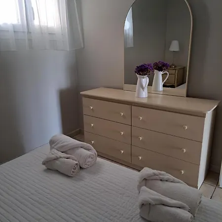 Kiki's Place מלון דירות 4*