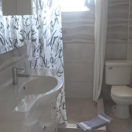 Kiki's Place מלון דירות 4*