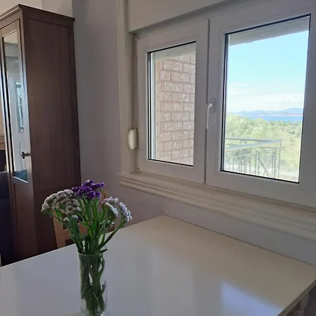 מלון דירות Kiki's Place 4*